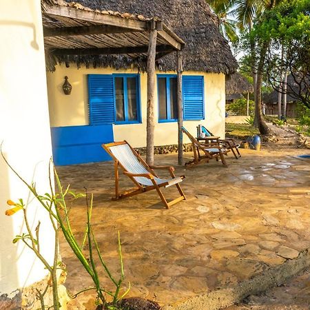 Hibiscus Beach House Pangani Exterior photo